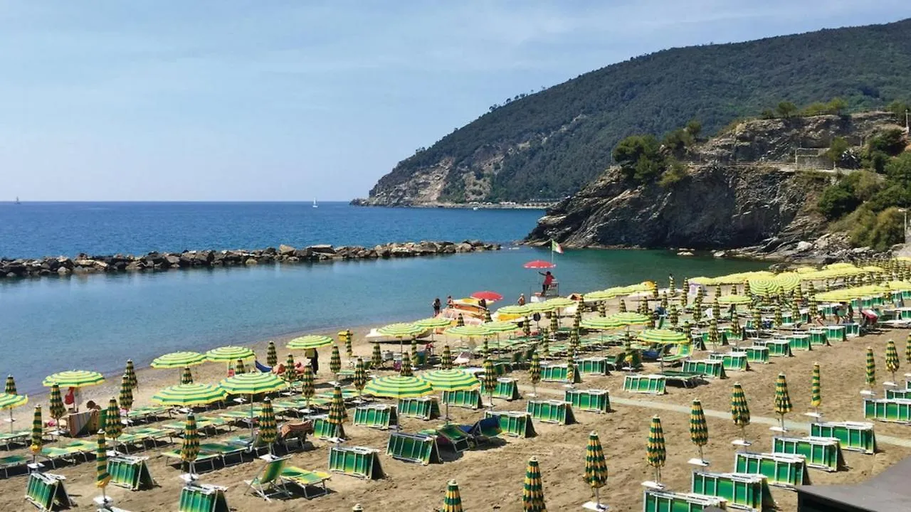 Entire Villa With Pool In Recco Cinque Terre No001